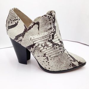 {Vince Camuto}Levanna Seashell Multi Tucson Snake